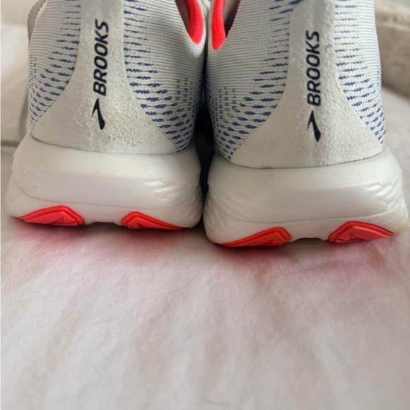 Brooks Hyperion Max — White with Orange and Yellow Fade - Picture 3 of 6